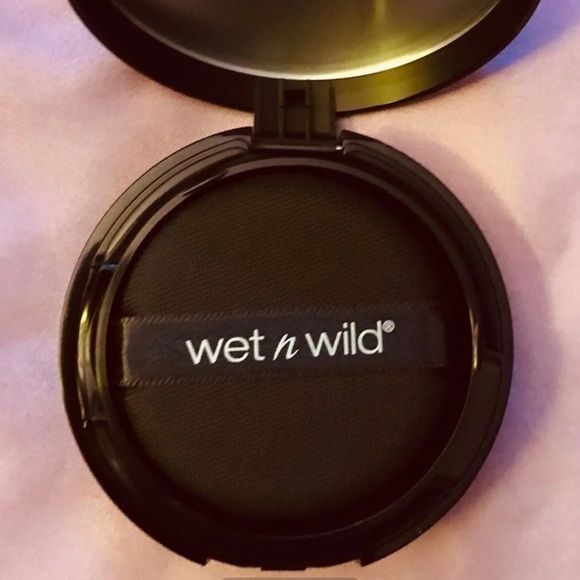 Wet n Wild Foundation & Blush - Picture 4 of 10